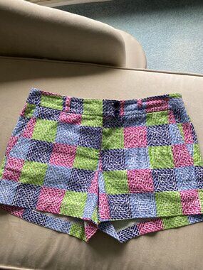 EUC Vineyard Vines multicolor whales size 10